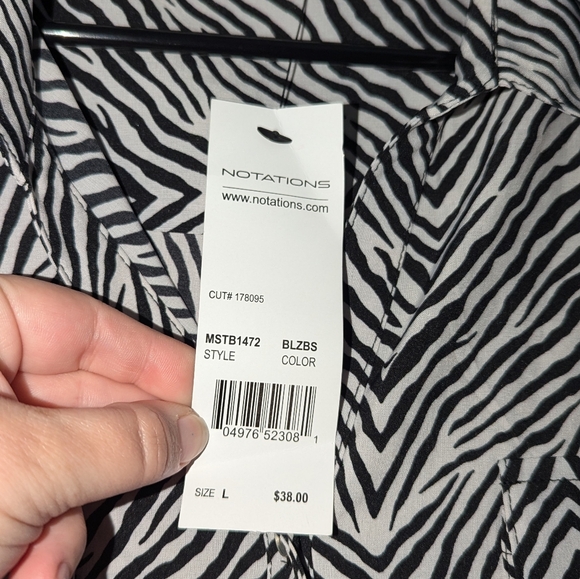 NWT 🦓 Zebra Print Blouse - Picture 2 of 5